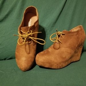 Size 10 Brown suede booties